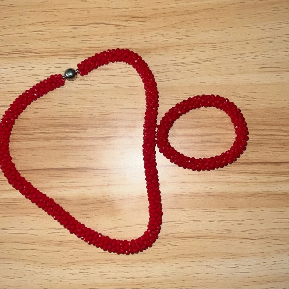 Elegant Red Beaded Necklace and Bracelet Set